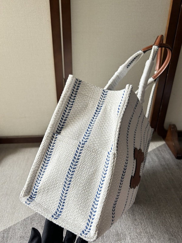 スーパーコピーブランドバッグ側面デザイン